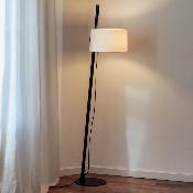Lámpara de pie Linood estilo nórdico inclinada metálica Lacado negro