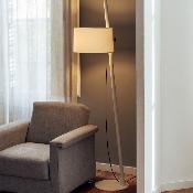 Lámpara de pie Linood estilo nórdico inclinada metálica Lacado Visón